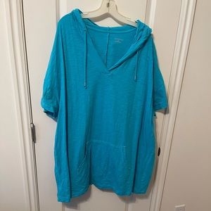 Catherine’s short sleeve hooded pullover tee